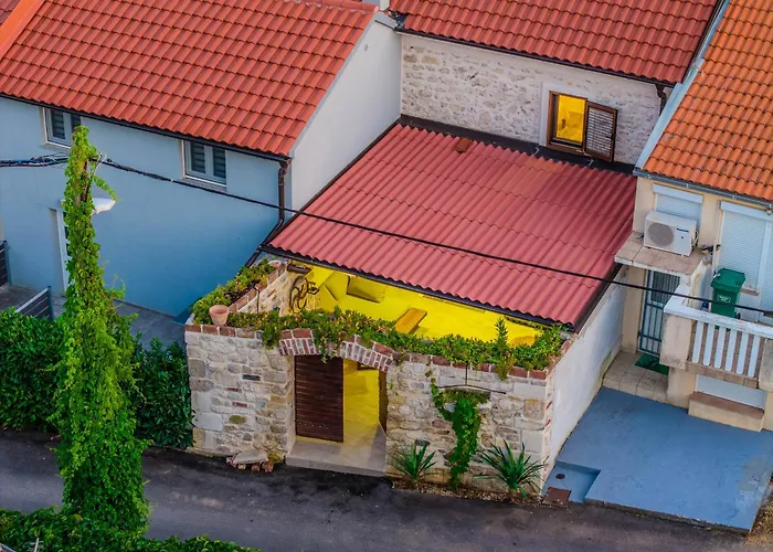 Roman Style Stone Villa Lux Solis