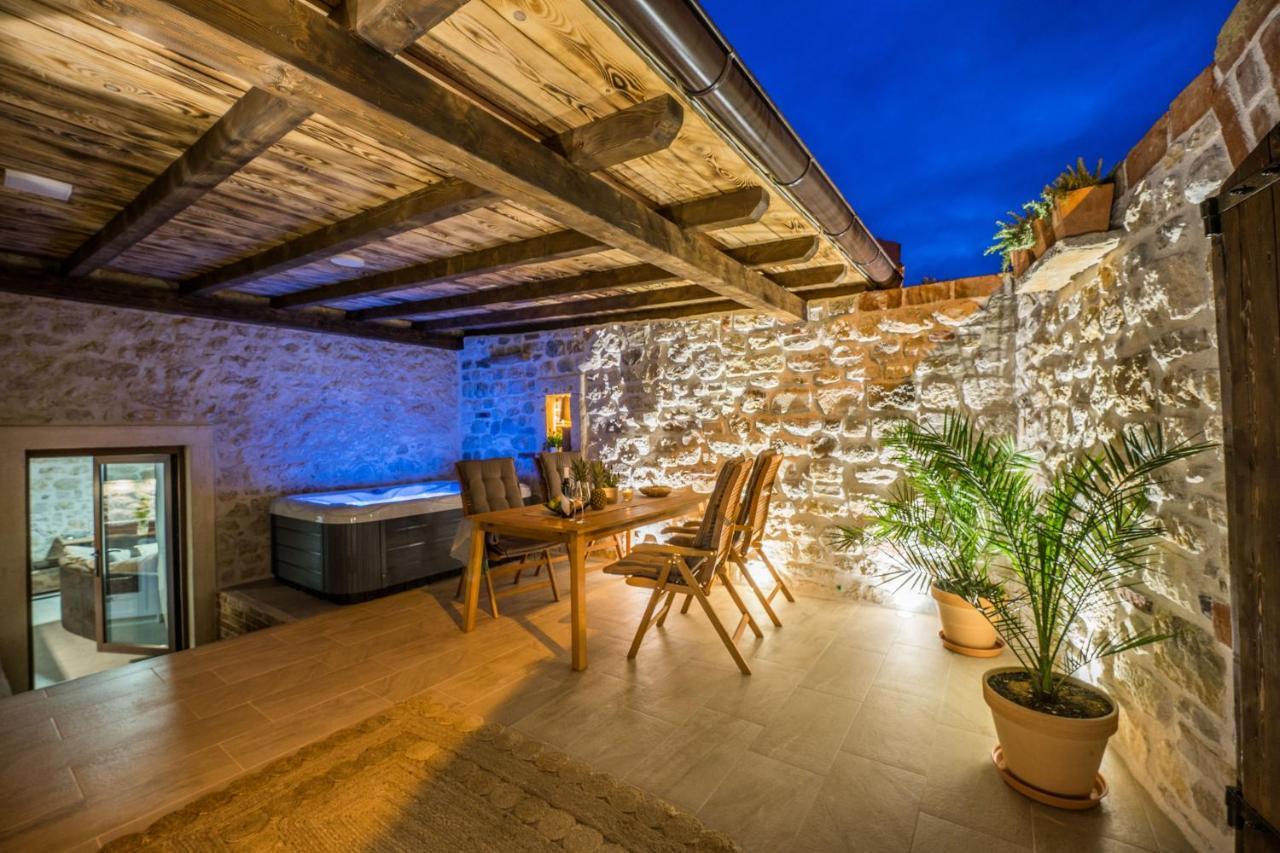Villa Style Stone Lux Solis *