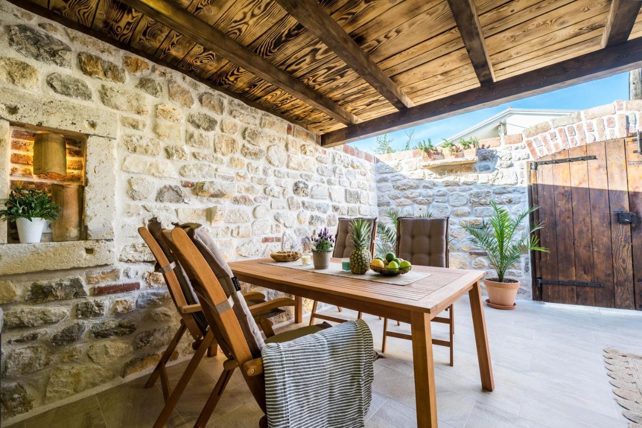 Villa Style Stone Lux Solis