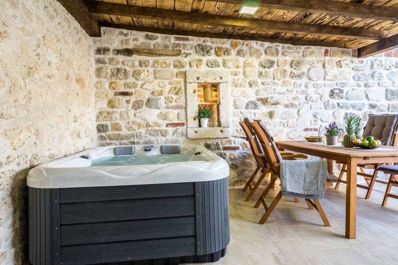 Villa Style Stone Lux Solis *