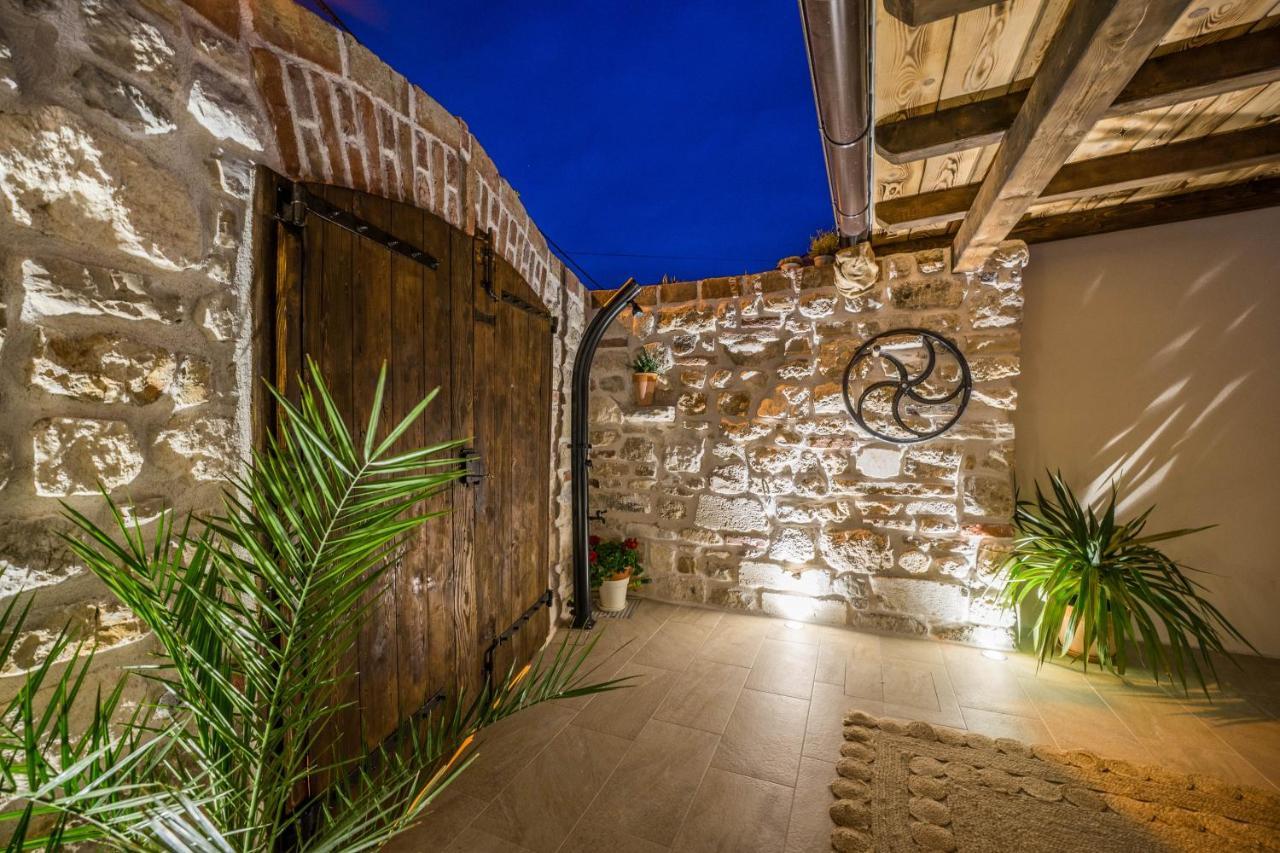 Villa Style Stone Lux Solis Nin
