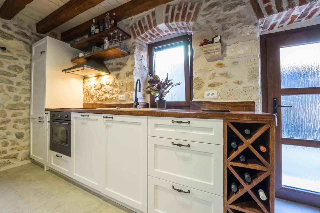Villa Style Stone Lux Solis