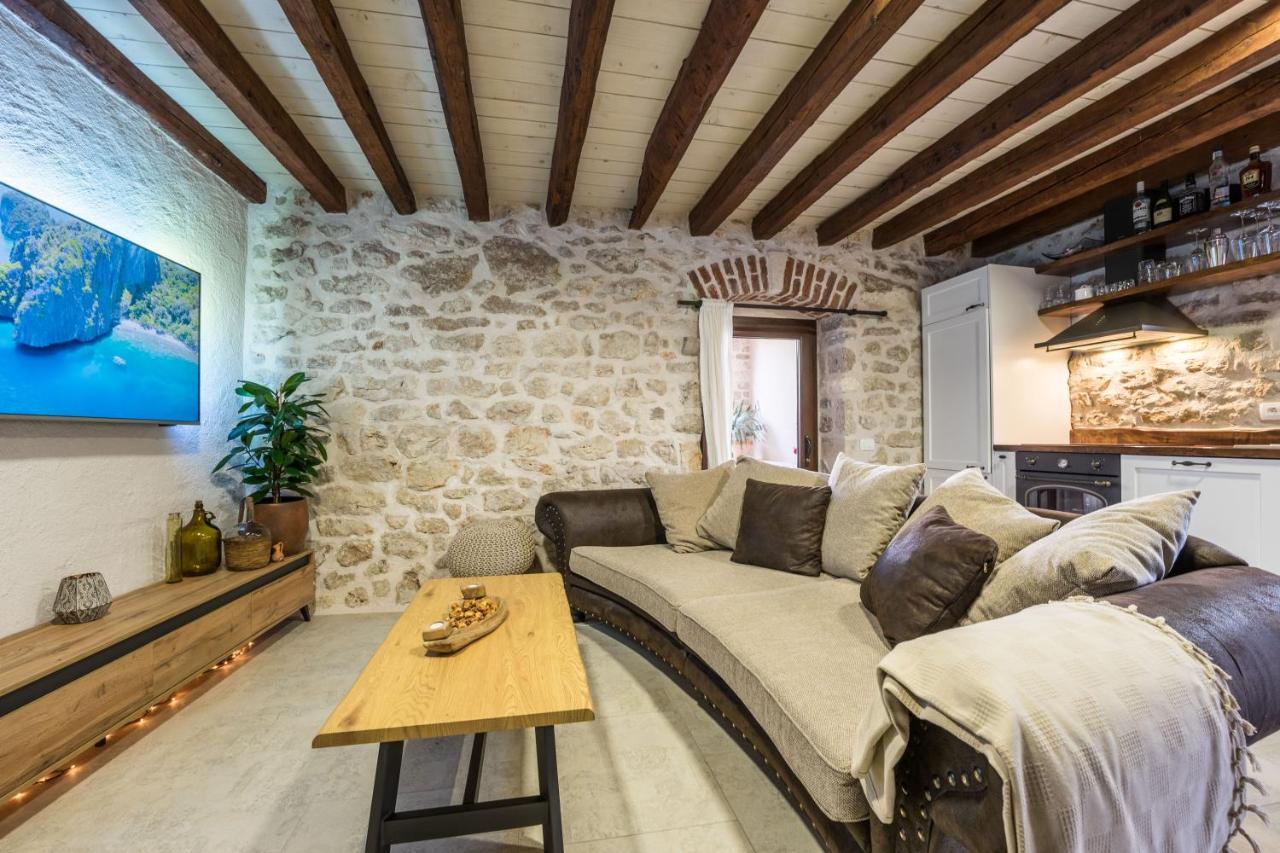 Style Stone Lux Solis Villa Nin