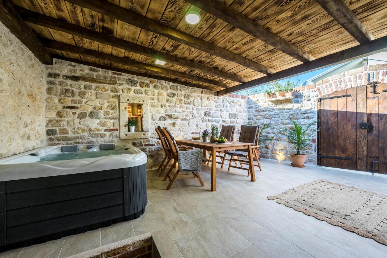 Style Stone Lux Solis Villa Nin
