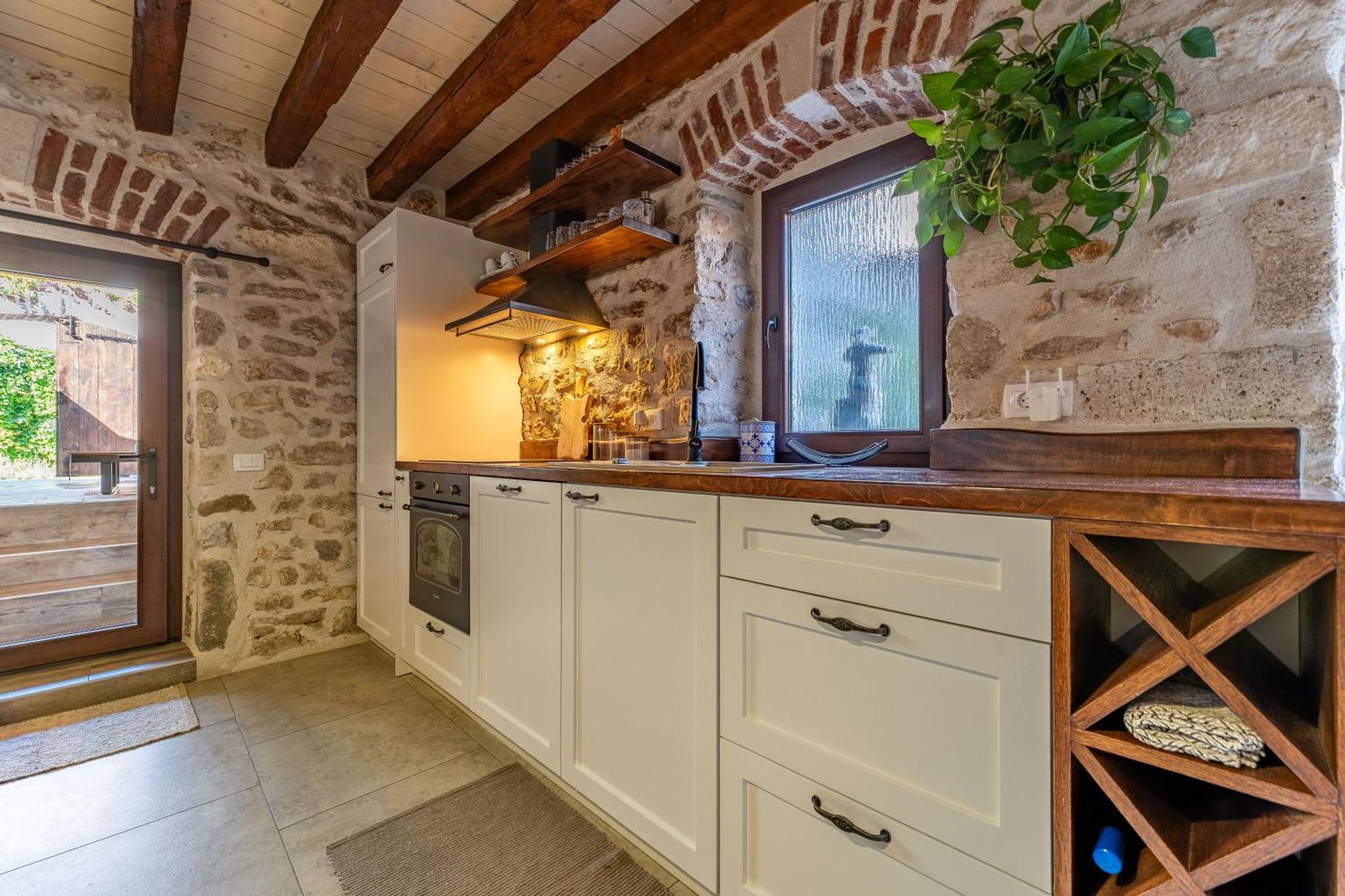 Style Stone Lux Solis Villa Nin