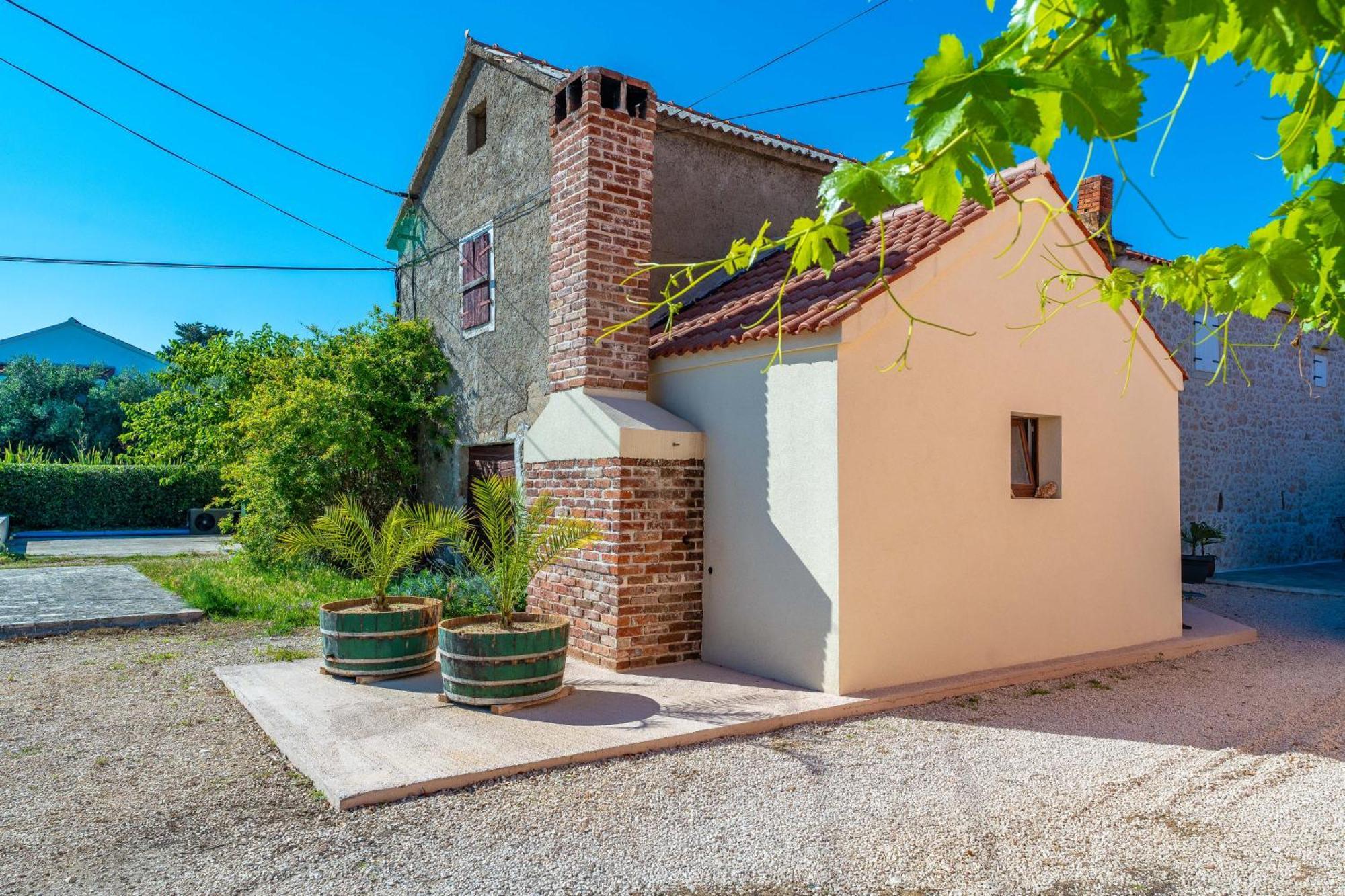 Villa Style Stone Lux Solis