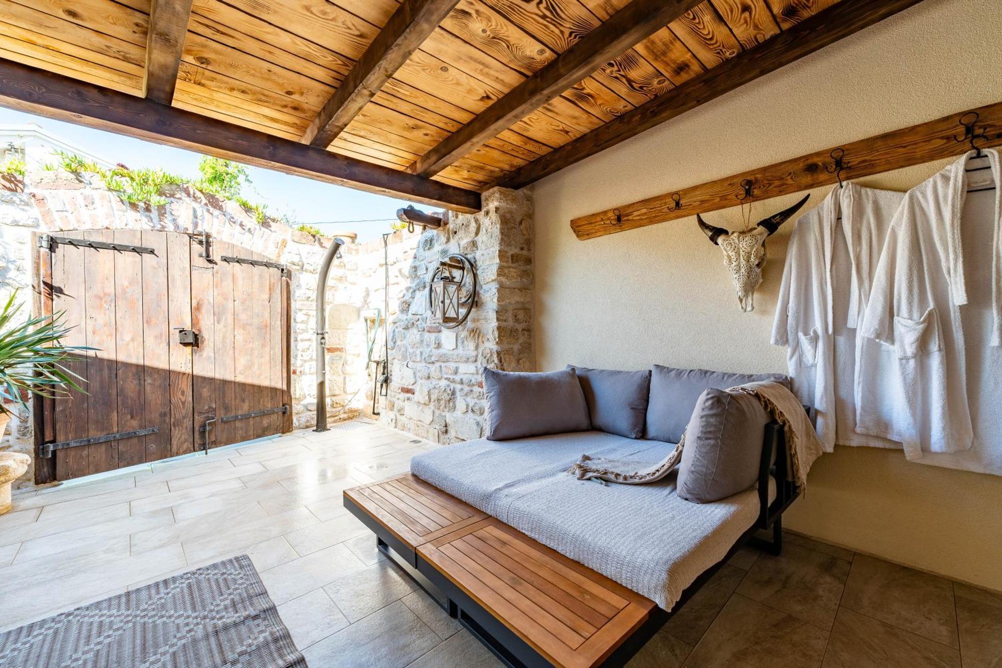 Style Stone Lux Solis Villa Nin