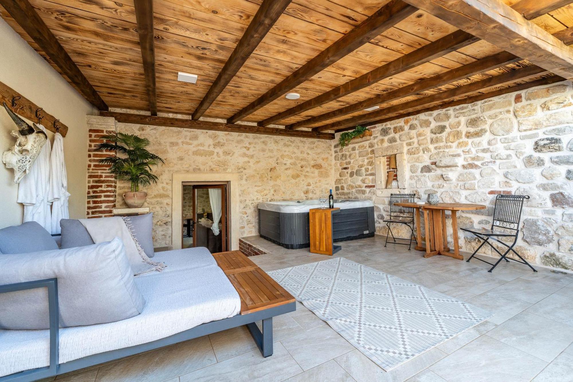 Style Stone Lux Solis Villa Nin