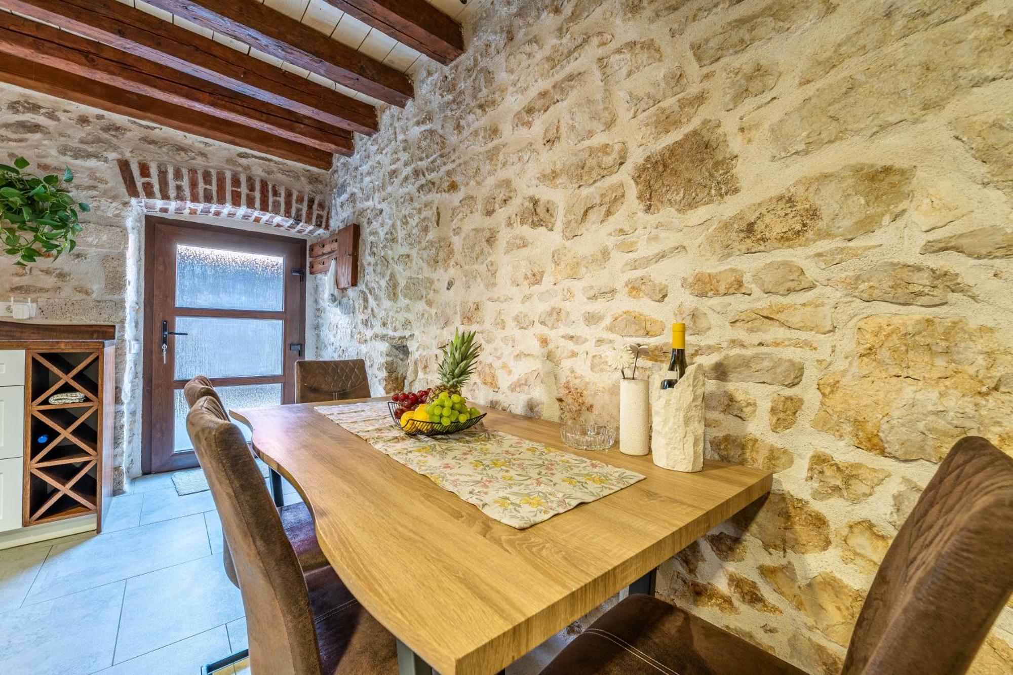Villa Style Stone Lux Solis *