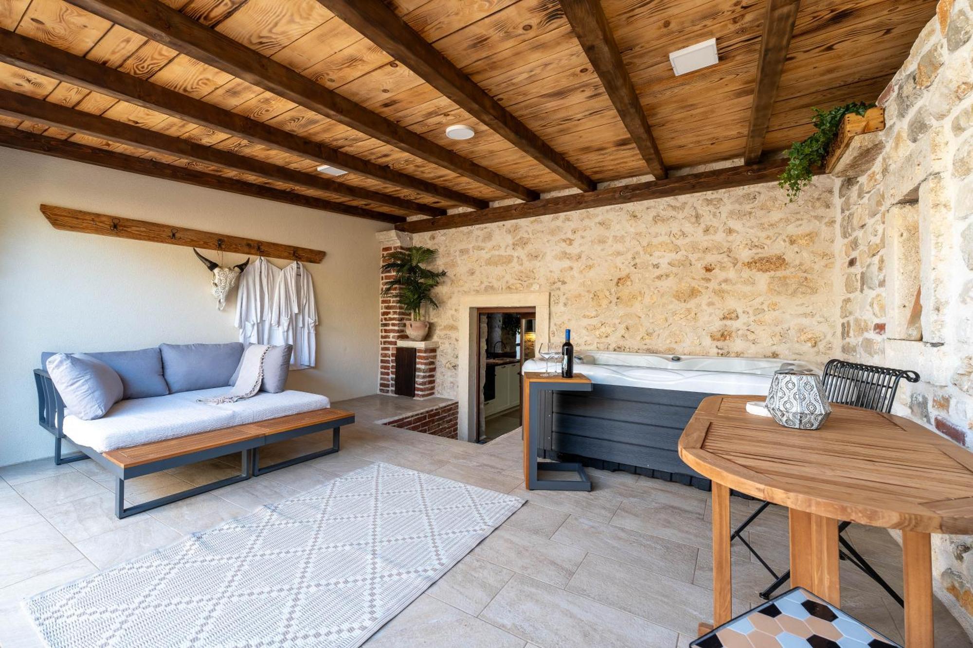 Style Stone Lux Solis Villa Nin