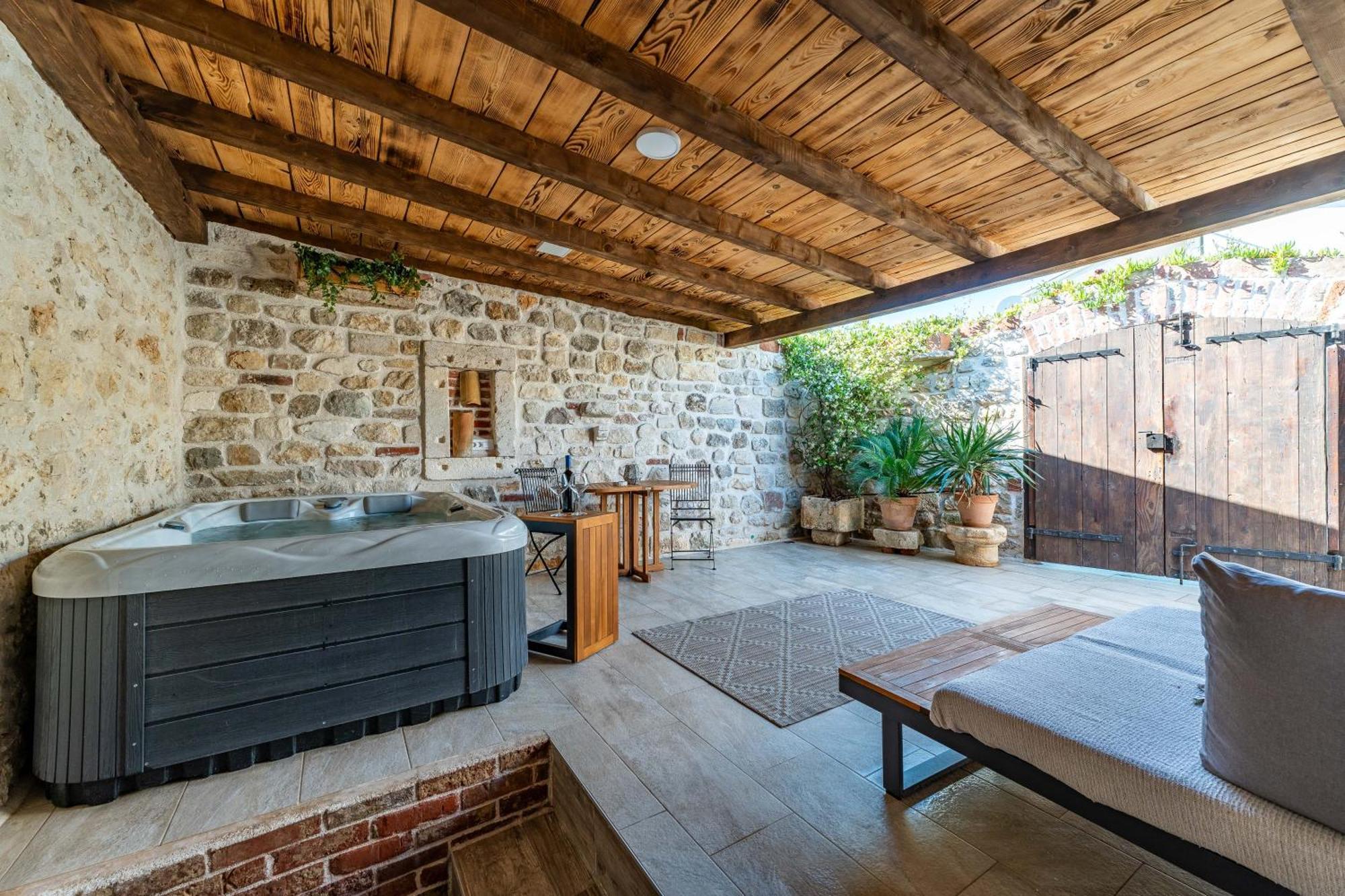 Style Stone Lux Solis Nin