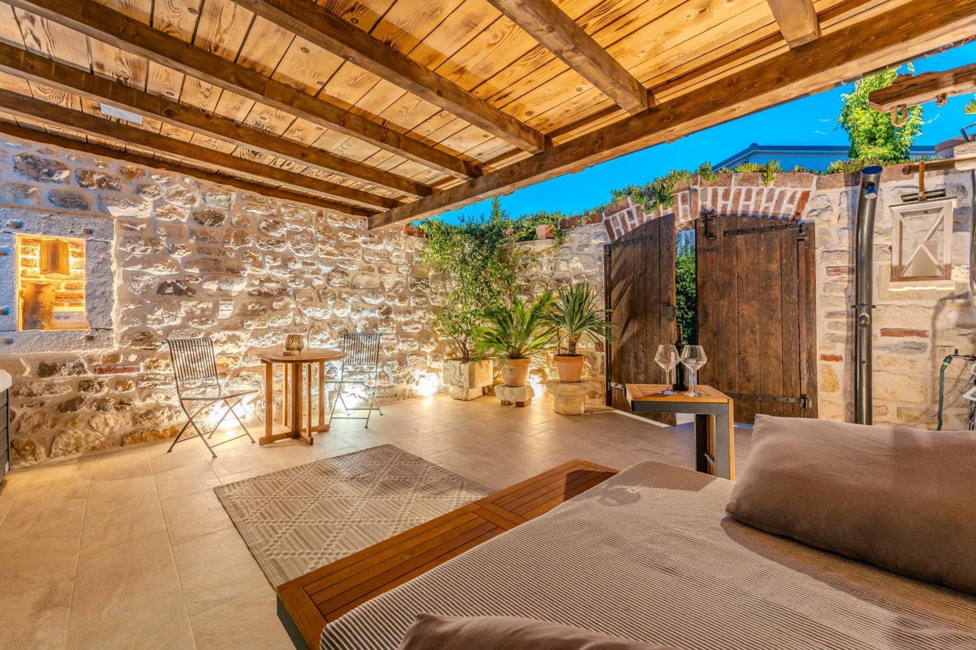 Villa Style Stone Lux Solis *