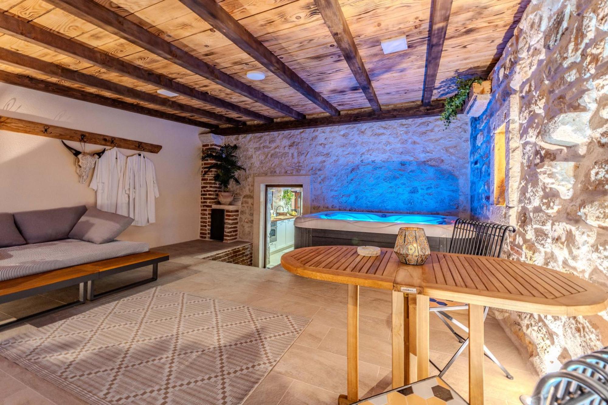 Style Stone Lux Solis Villa Nin