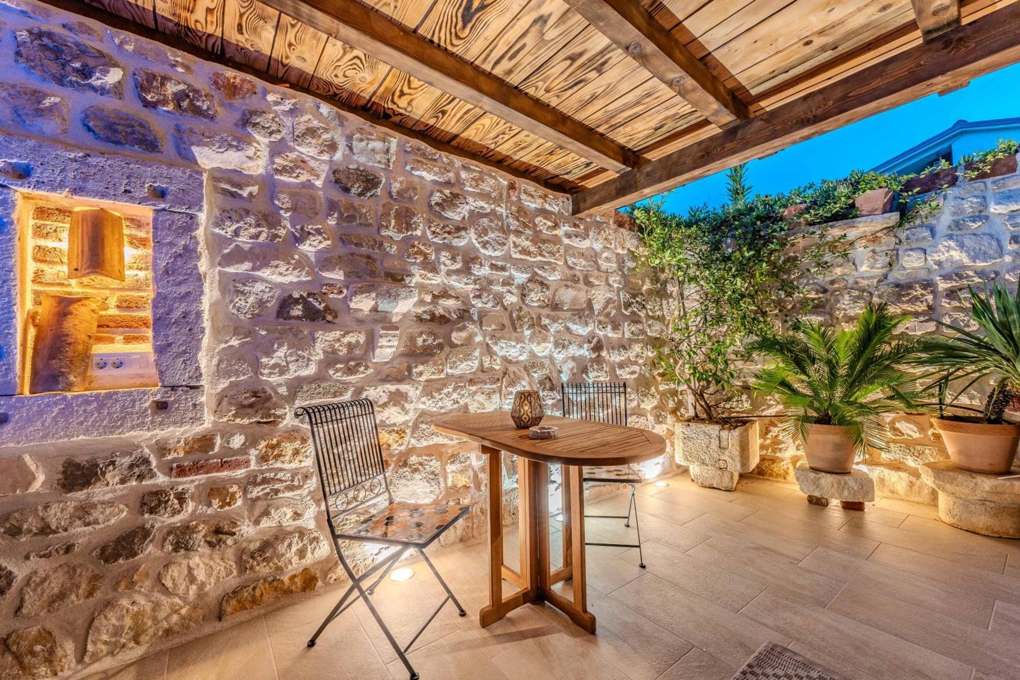 Villa Style Stone Lux Solis Nin