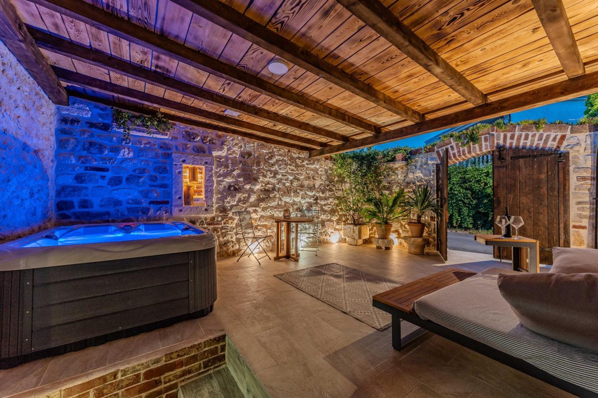 Style Stone Lux Solis Villa