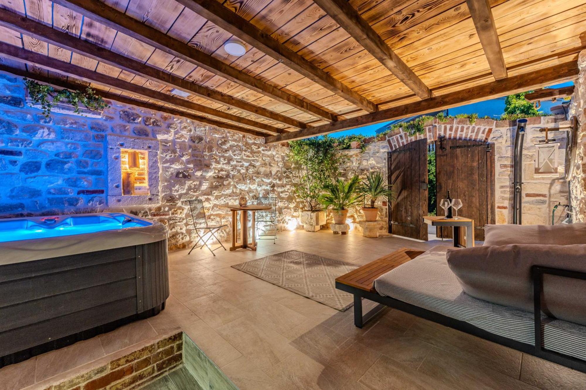 Villa Style Stone Lux Solis *