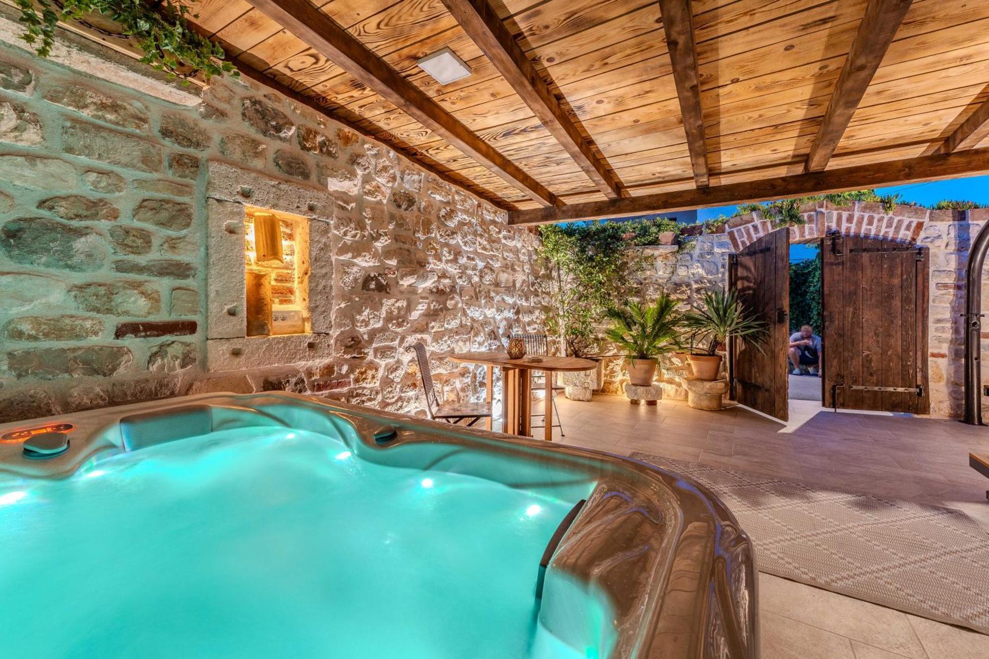 Style Stone Lux Solis Villa Nin