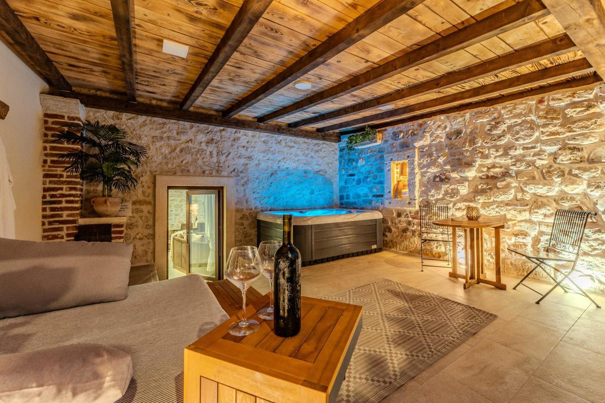 Villa Style Stone Lux Solis Nin