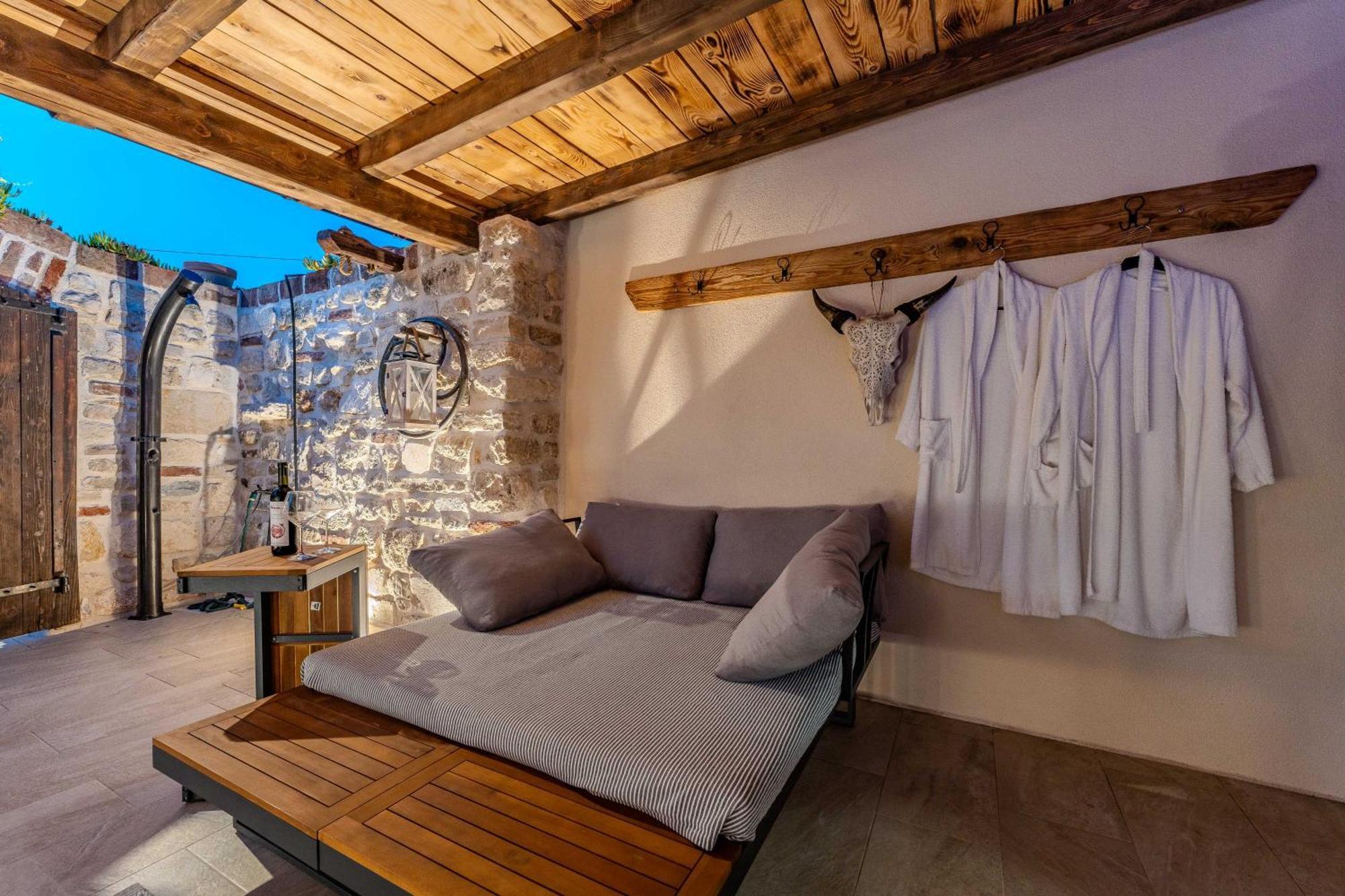 Style Stone Lux Solis Nin