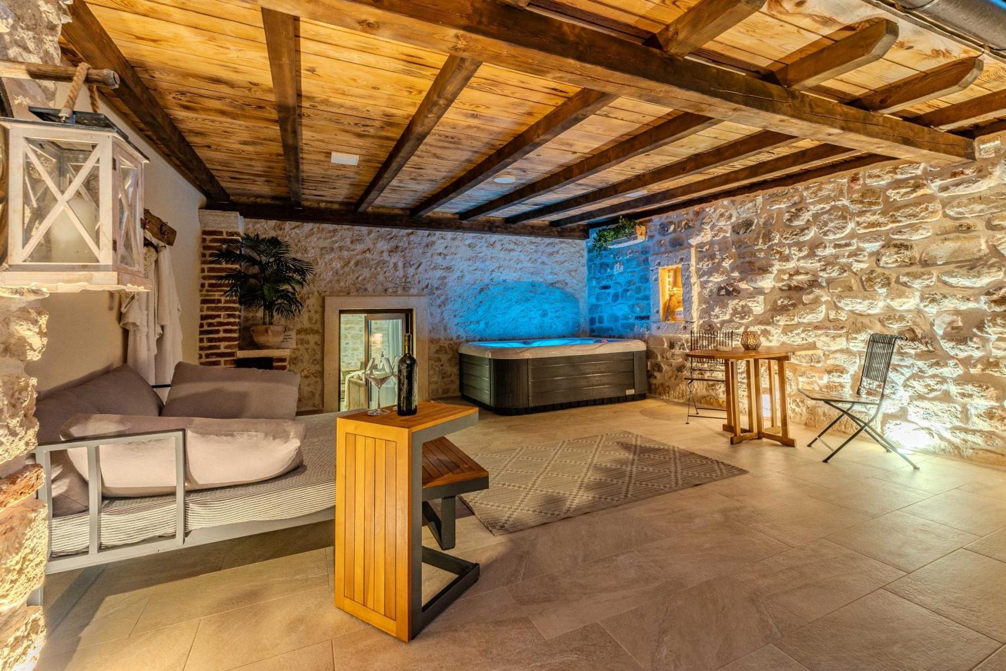 Style Stone Lux Solis Villa Nin