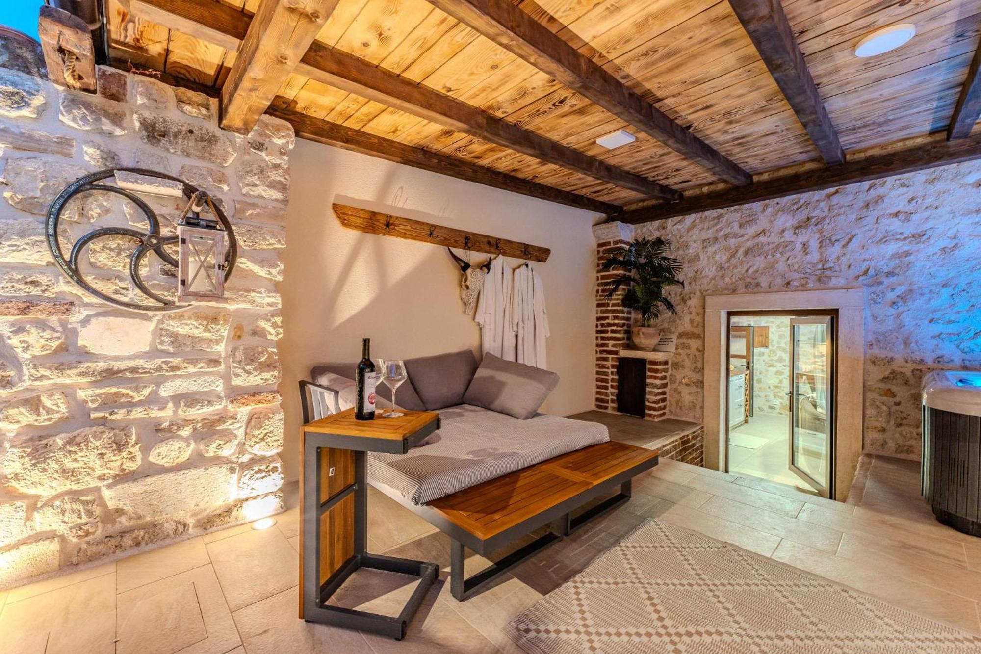 Style Stone Lux Solis Villa Nin