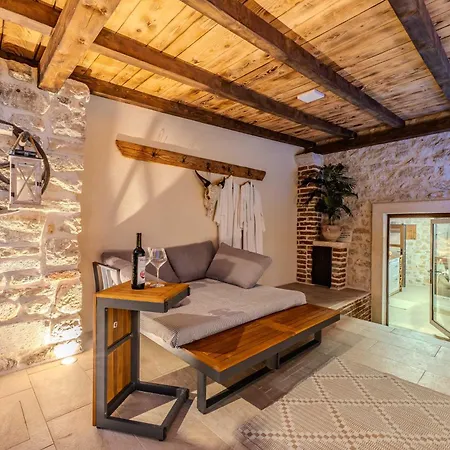 Roman Style Stone Villa Lux Solis Nin Exterior photo