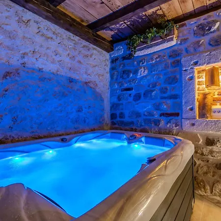 Roman Style Stone Villa Lux Solis Nin Exterior photo