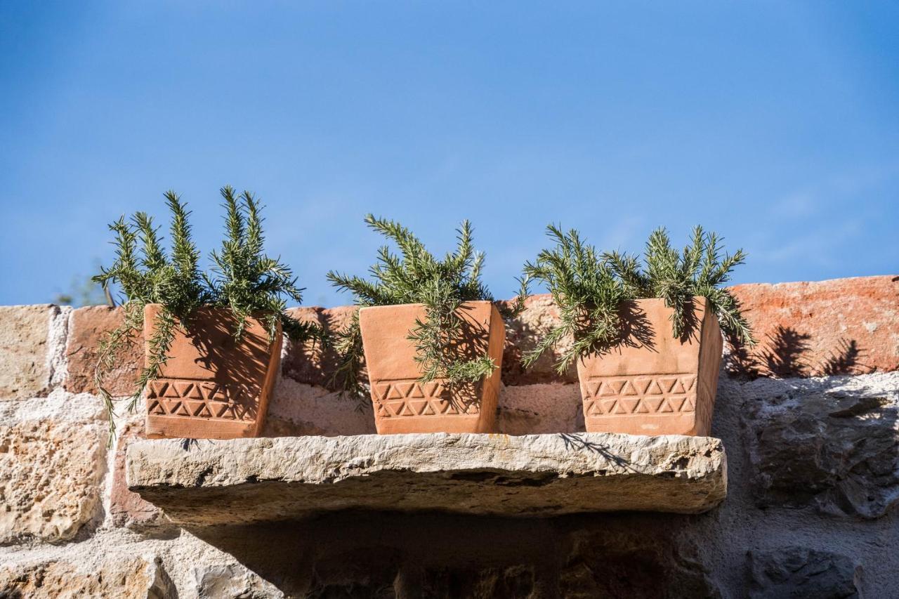 Villa Style Stone Lux Solis